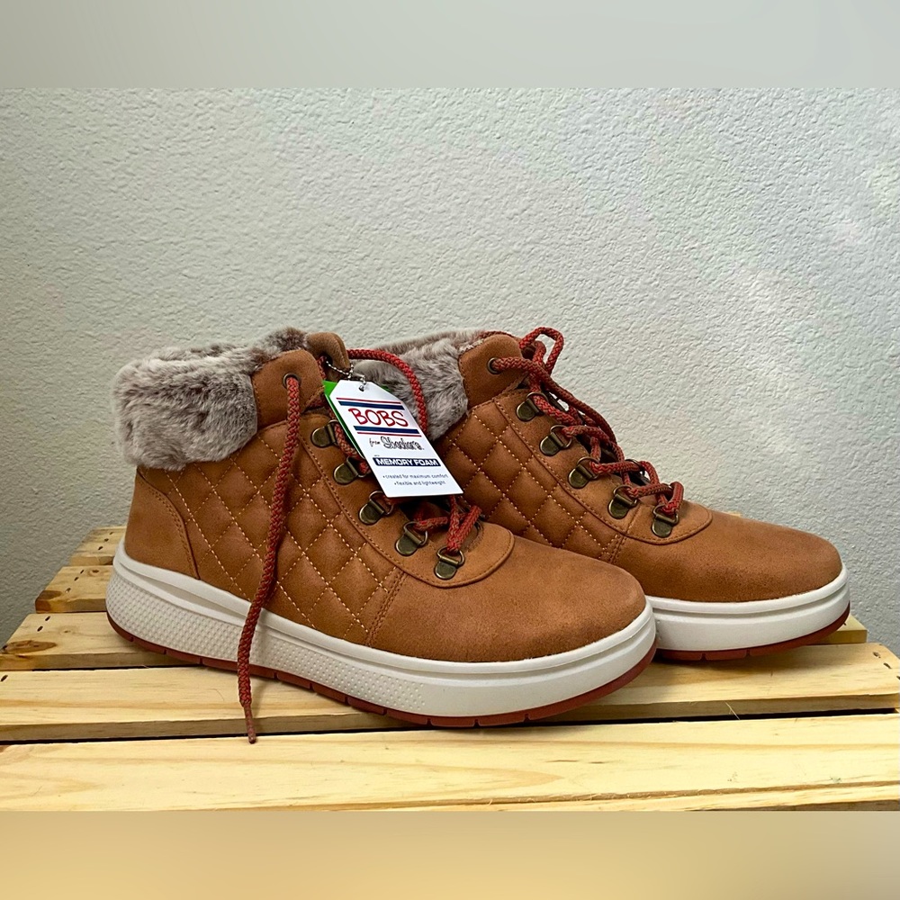 Sketcher’s Bob’s Women’s Skipper Wave Diamond Quilts Bootie